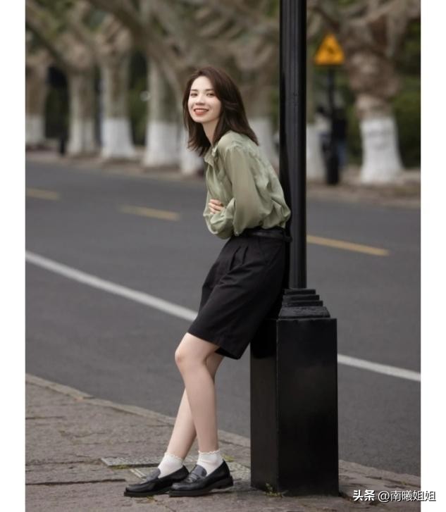 立秋后就收起你的凉鞋吧！今年流行的“乐福鞋”，高级百搭又显高