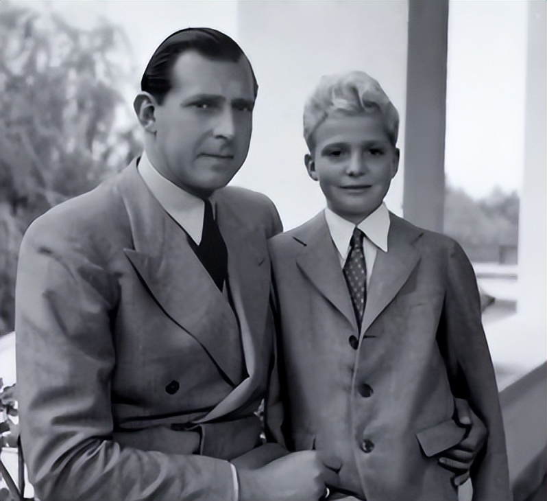 荒诞国王卡洛斯：20年交际2000名情人，晚年被注射雌激素强制冷静