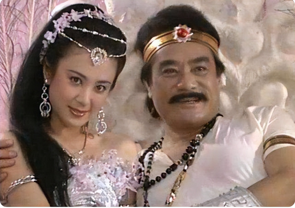 56岁傅艺伟曾是最美苏妲己,傅艺伟妲己最美瞬间为母祝寿