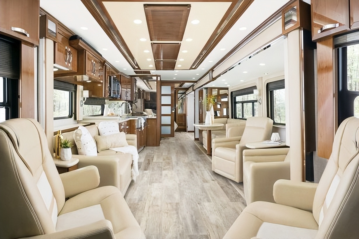 双层超豪华顶级房车旅行生活,最豪华房车和最简陋房车