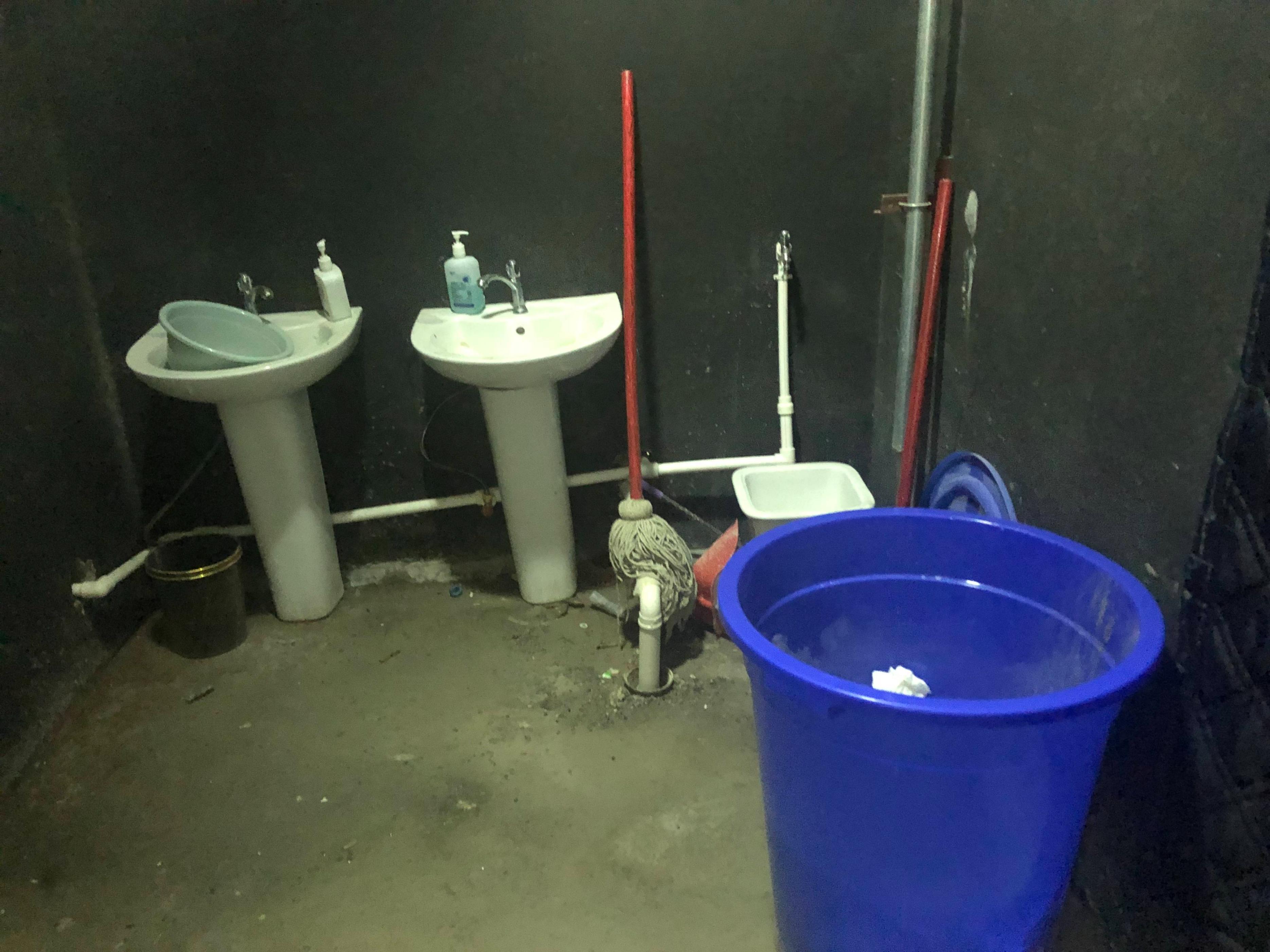 方舱医院病人入住,方舱医院首批入住患者