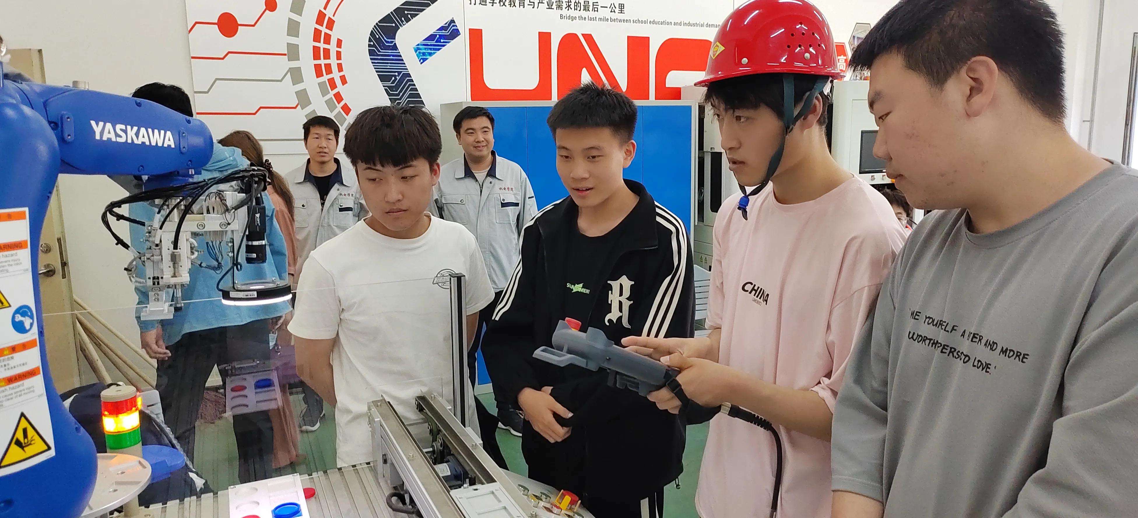 锦州作家进校园采风作品《梦开始的地方》作者/赵冬梅