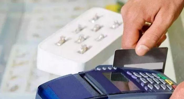 建设银行短信服务费不交会怎么样,银行该不该收取每月的短信服务费