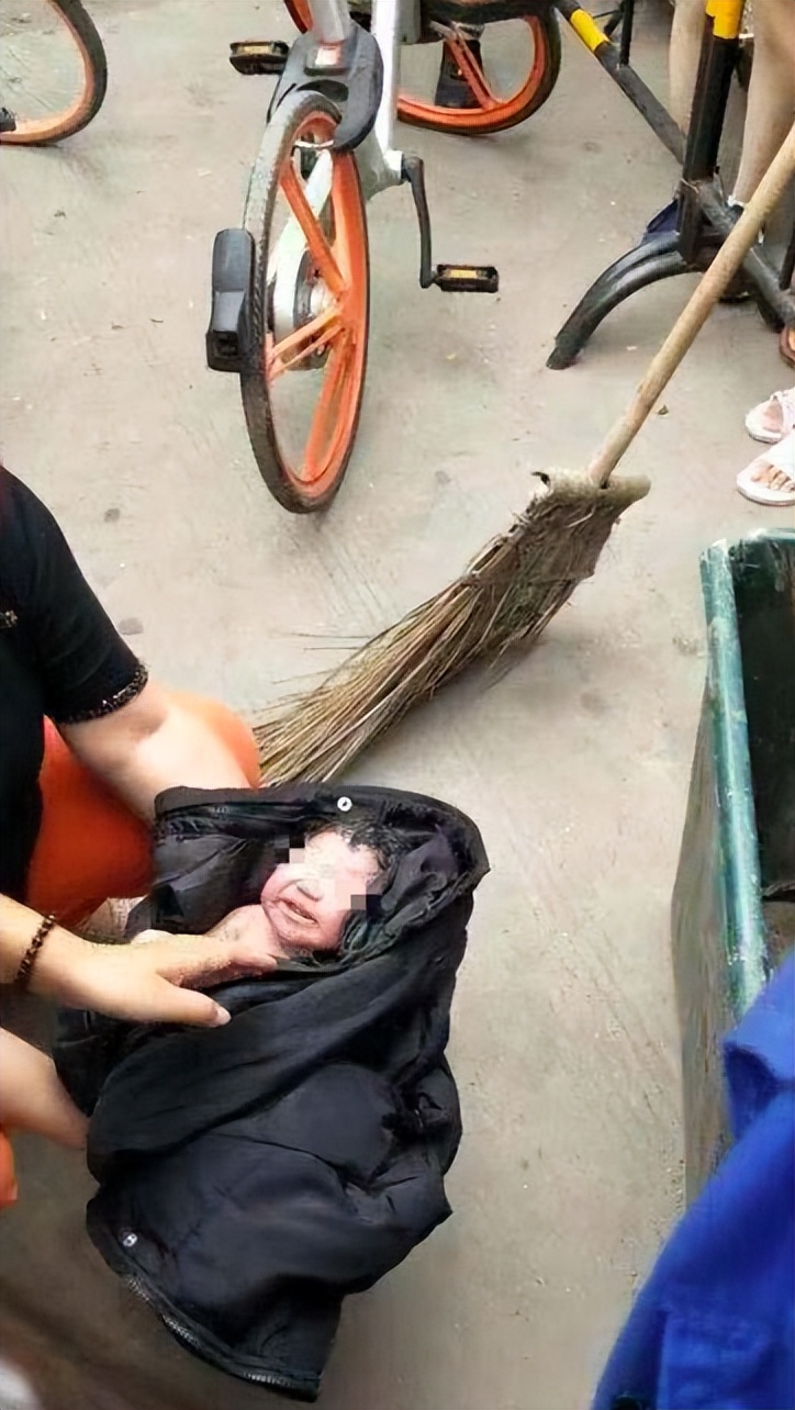 狠心癌症父亲抛弃女儿最后结局,狠心父亲抛弃妻女12年如今病危