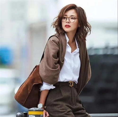 不同肤色的人怎么选择适合的颜色,不同肤色该怎么选棕色