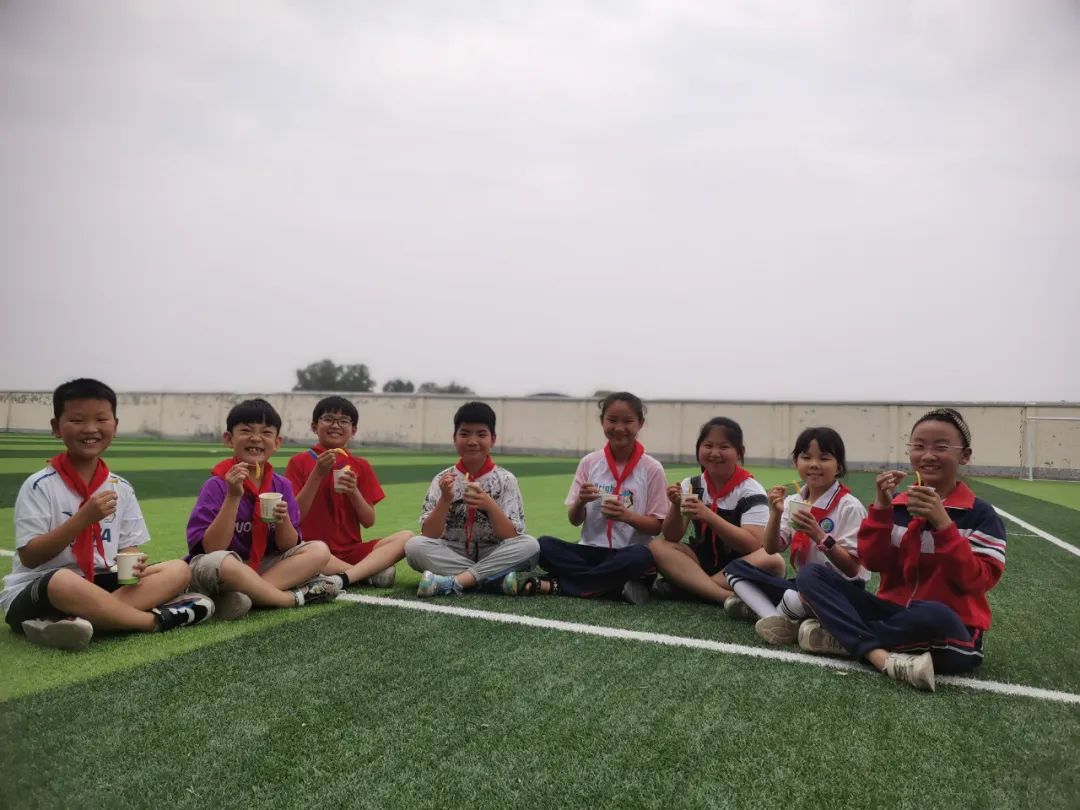 “土”露汗水“豆”耘童年——东风小学劳动教育实践活动之土豆丰收季