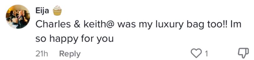 女孩子晒爸爸送的80元的包,女生晒父亲买的包