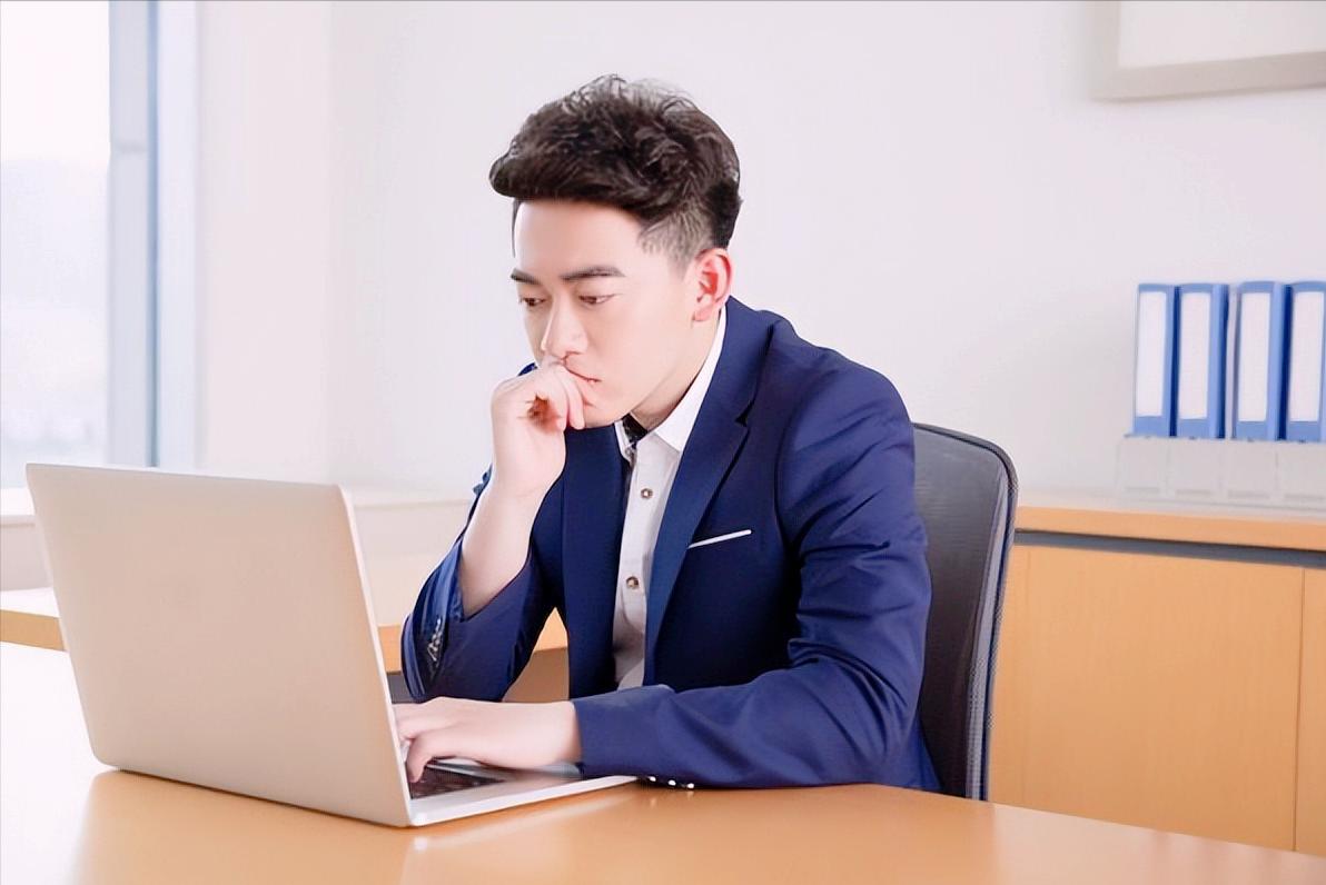 正科实职调任副科级别怎么办,正科调到上级单位任科员算重用吗