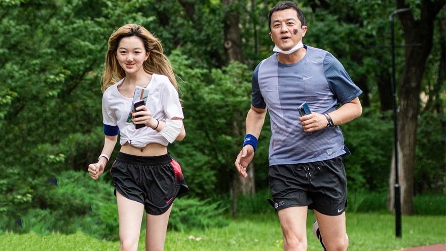 李嫣窦靖童消费,李嫣购物豪掷千金