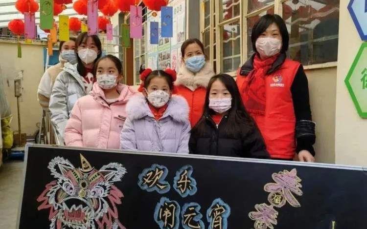 猜灯谜赢花灯趣味闹元宵,元宵节当然少不了做花灯猜灯谜