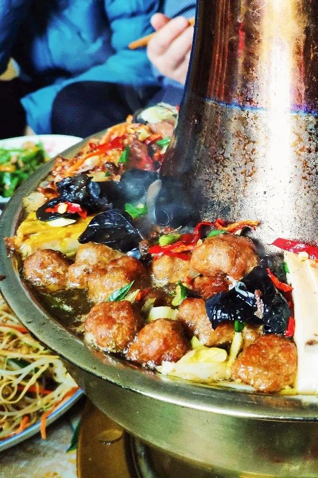 碳水*弹炸**配肉食，甘肃人的年味有多“攒劲”？