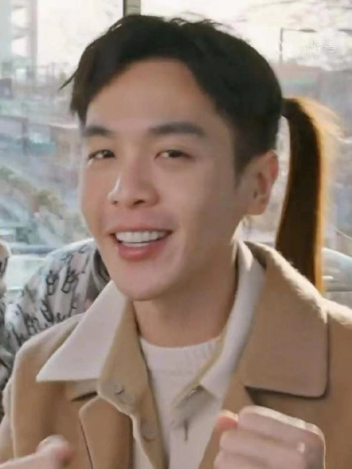 贾玲沈腾本色出演张小斐,贾玲张小斐2020微博之夜红毯视频