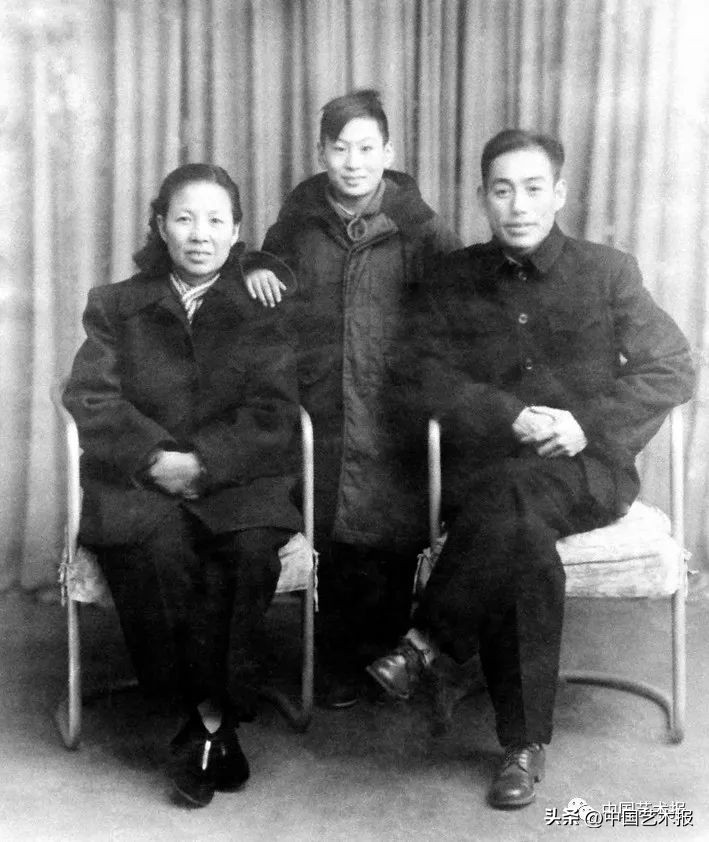 杩欎釜灞曡涓轰粈涔堜細闇囨捈浜哄績,杩欎釜灞曡鎵撶牬鑹烘湳鍜岀敓娲荤殑鐣岄檺