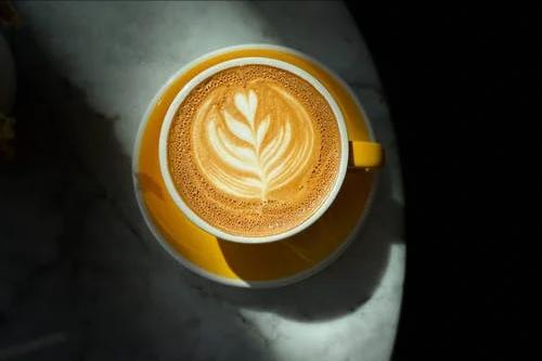 蜂蜜可以和咖啡一起冲吗,冲咖啡加蜂蜜可以吗