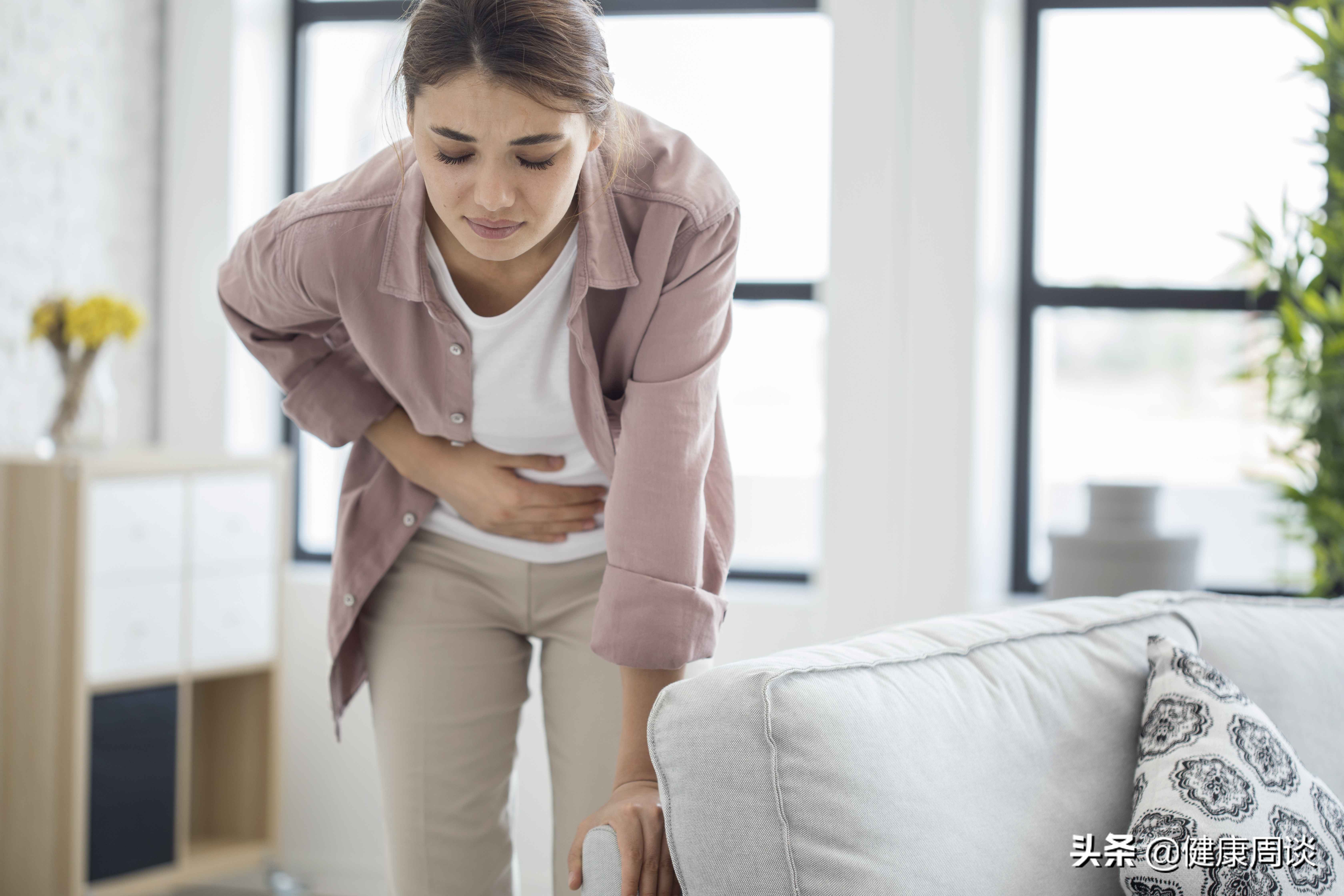女性小腹疼痛，别不当回事，这多半与3种病有关，需及时就医！
