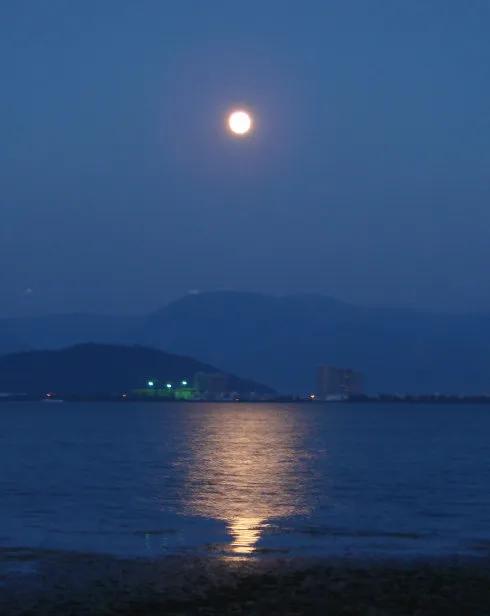 梦幻洱海白纱婚纱照,梦幻洱海