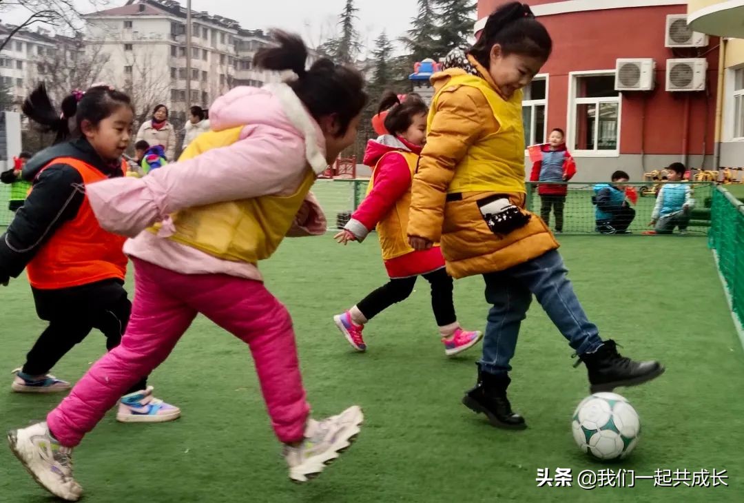 幼儿园趣味足球比赛精彩瞬间 (幼儿园足球文化节足球趣味活动)