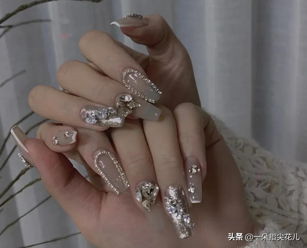 有气质漂亮的美甲,2022小红书爆款气质款美甲冬季