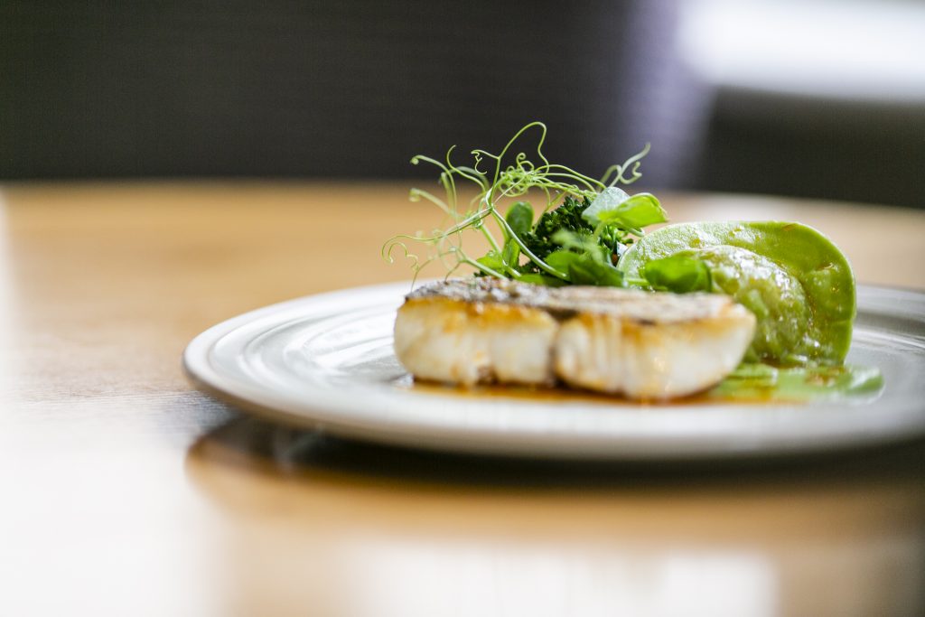 在香港的米其林餐厅用餐,在香港的豪华正餐