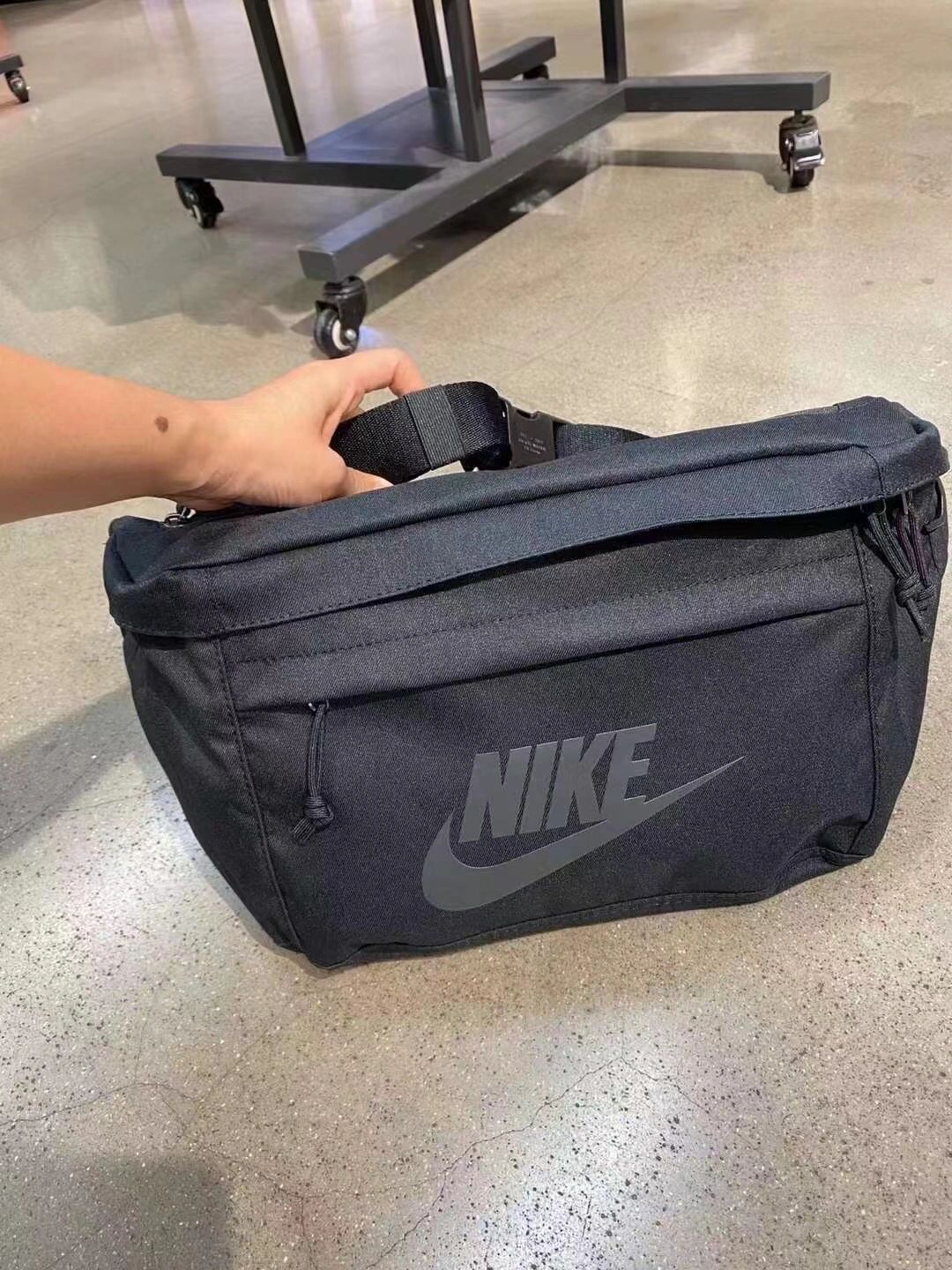 王一博耐克斜挎包,耐克斜挎包王一博同款全系列