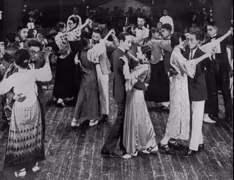 国民*党**政府靠罚款打击娼妓，怎料罚金还没小费多