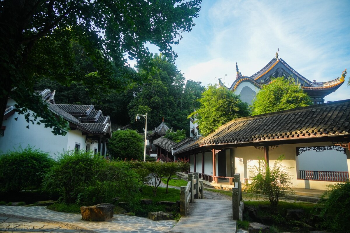 描写校园风景的诗句古诗,写校园景色的唯美诗词