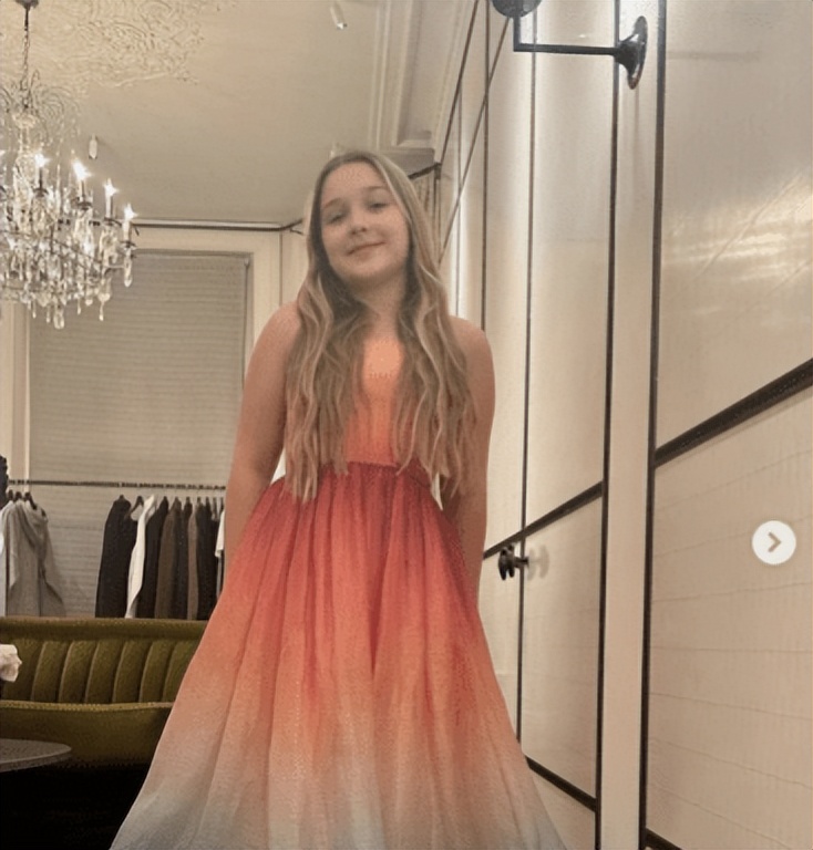 贝克汉姆小七抱女儿,贝克汉姆小七为哥哥庆生