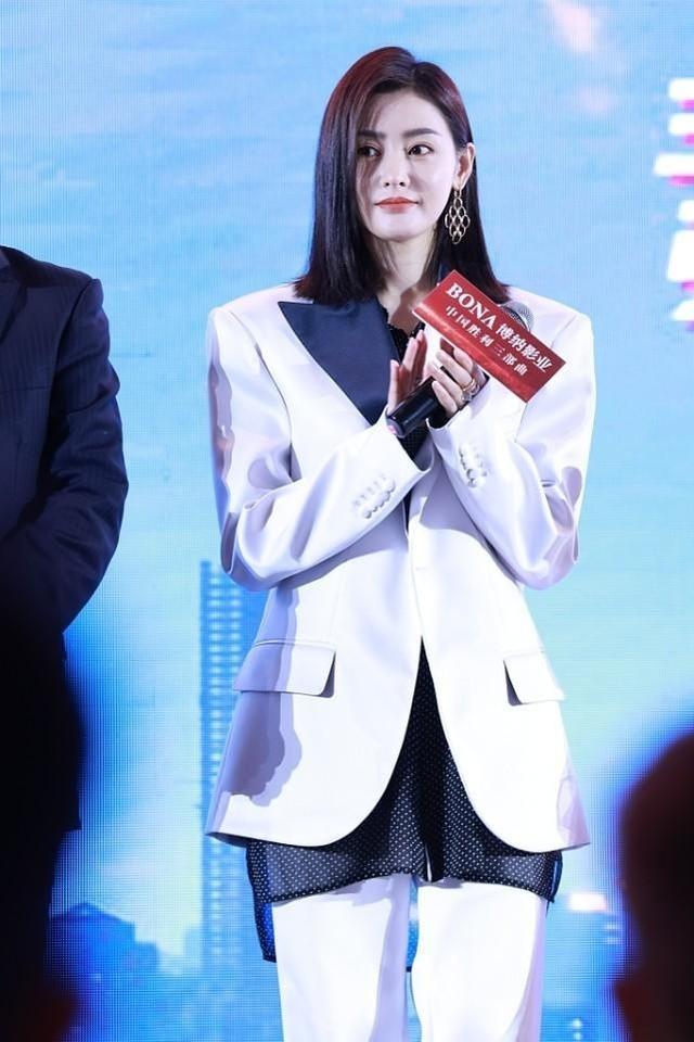 假发，假臀，假肌肉？明星“好皮囊”下，是眼见不一定为实的真相