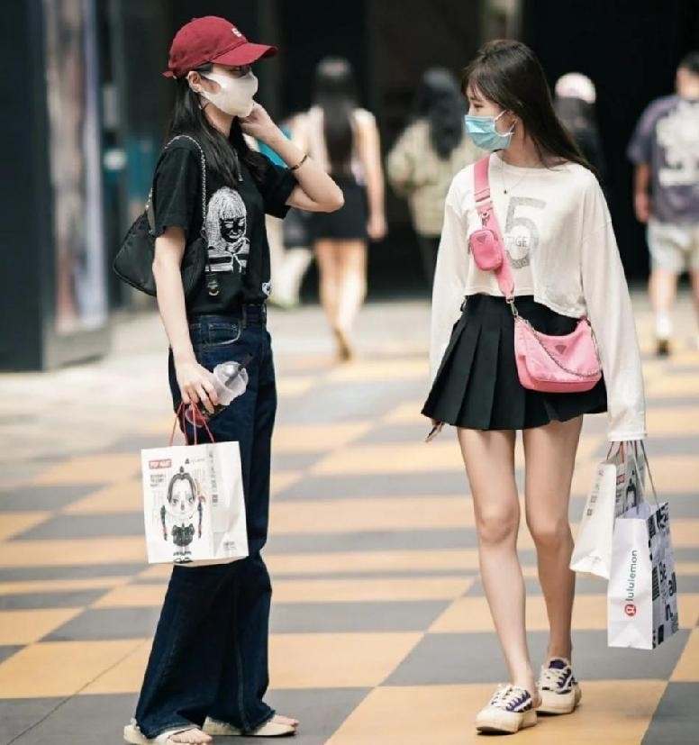 超高清街拍短裙通勤风穿搭,街拍穿短裙搭配