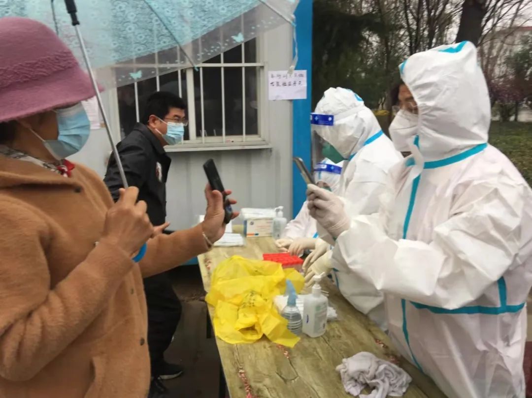 抗击疫情他们步履不息,抗击疫情他们义无反顾