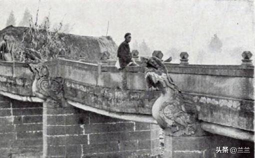 21张真实又罕见的老照片，阴毛假发工作者，我怀疑他用错地方了3