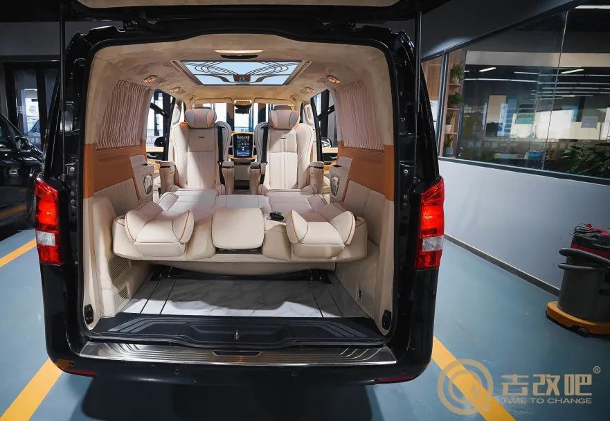 奔驰威霆改米白配宾利黄效果图,威霆改宾利黄内饰