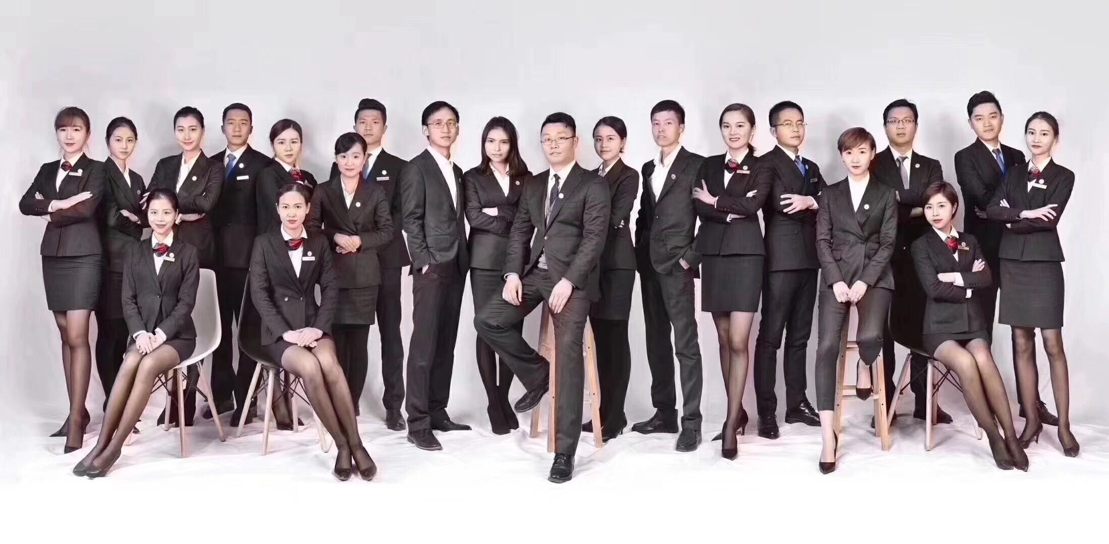 济南西装职业装定制,新款职场西装定制公司