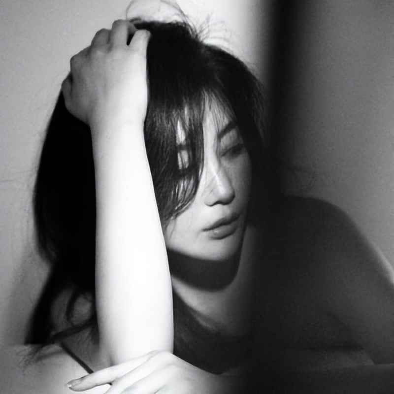 好看的精致头像女人味十足的,有艺术气息的头像唯美女