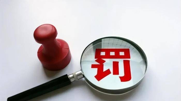 广州一女网红为了流量，竟在咖啡店穿着暴露，“色情营销”?