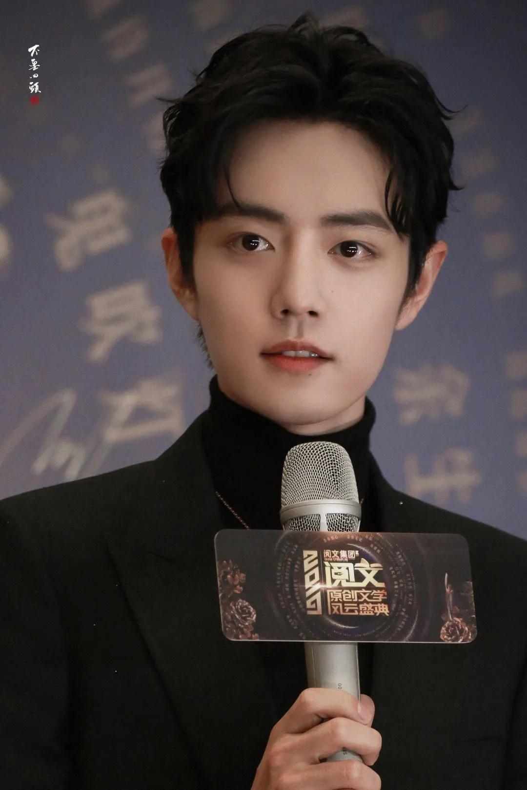 肖战近期活动造型,肖战微博之夜两套造型