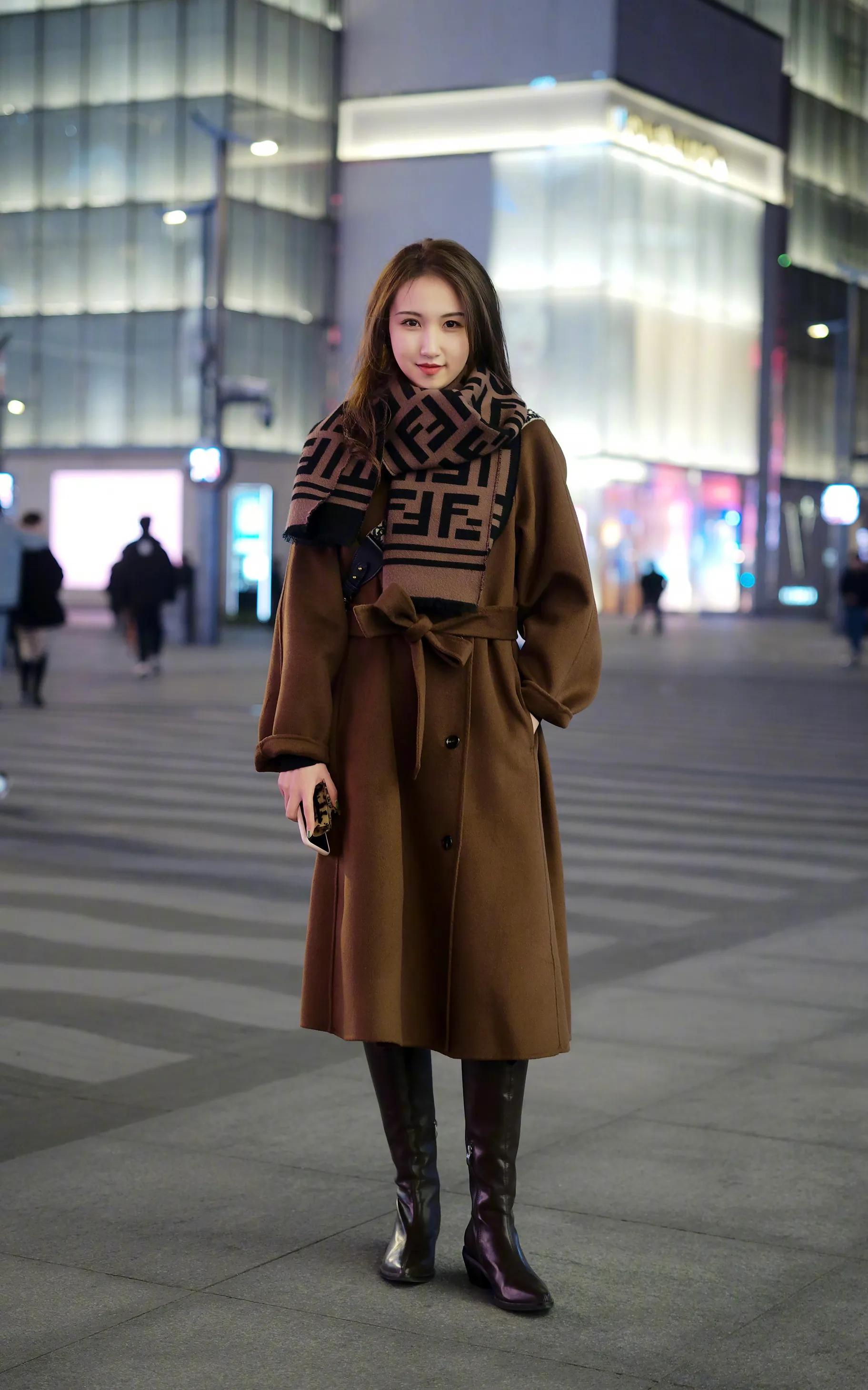 看街拍穿搭推荐,fendi围巾搭配lv