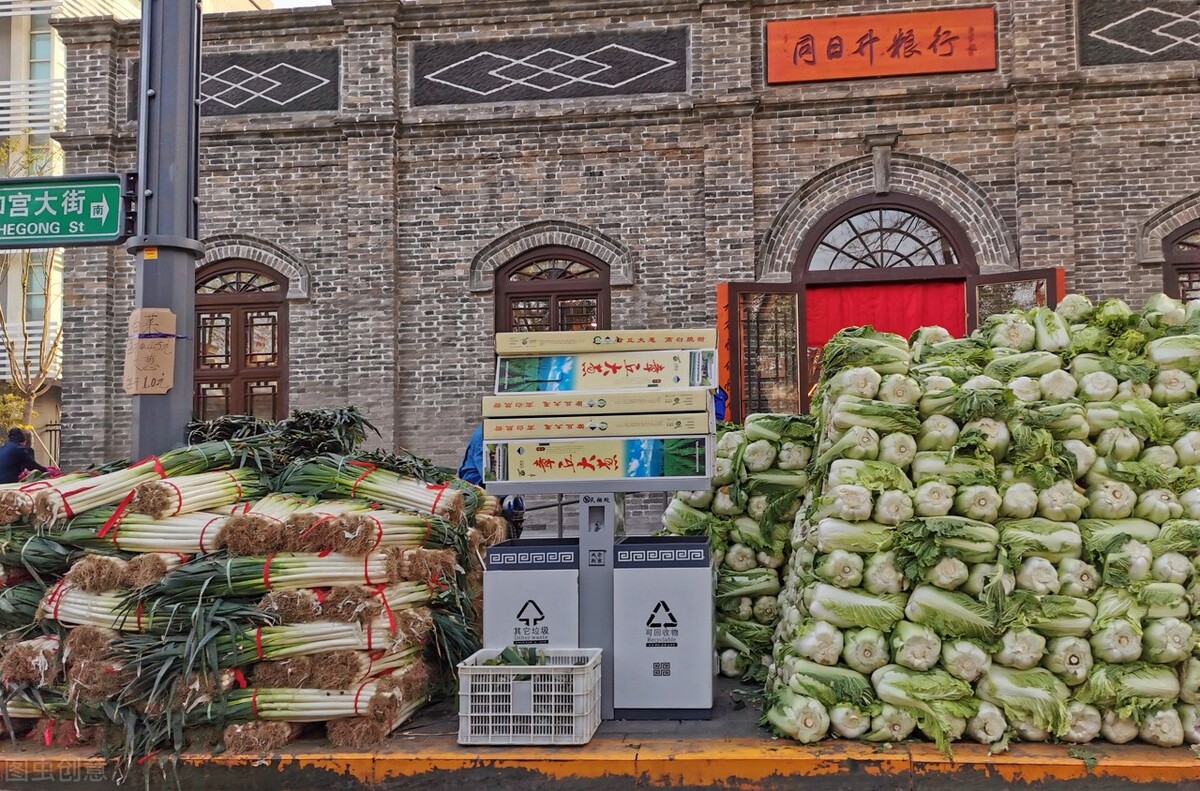 为什么现在农村地里的菜这么贵,菜市场的菜价钱为什么都一样