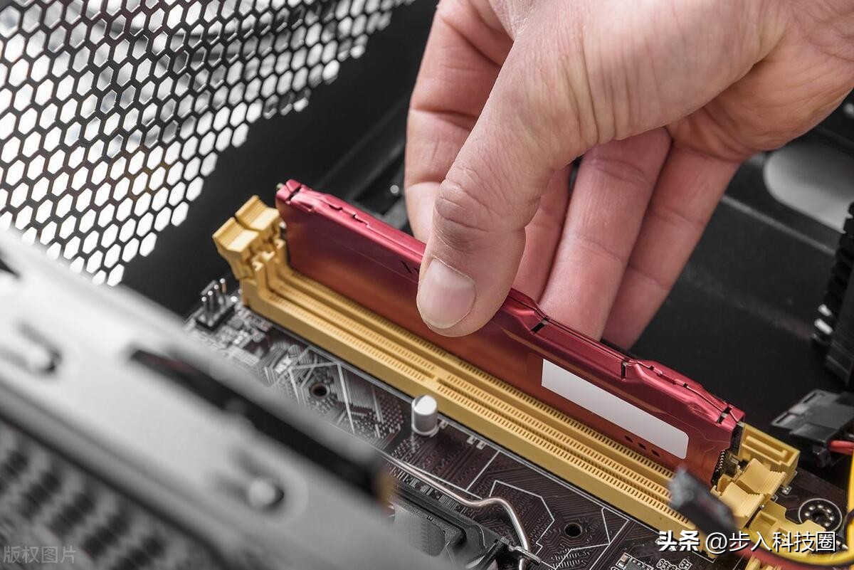 为什么不建议装两个内存条,为什么不建议插三根内存