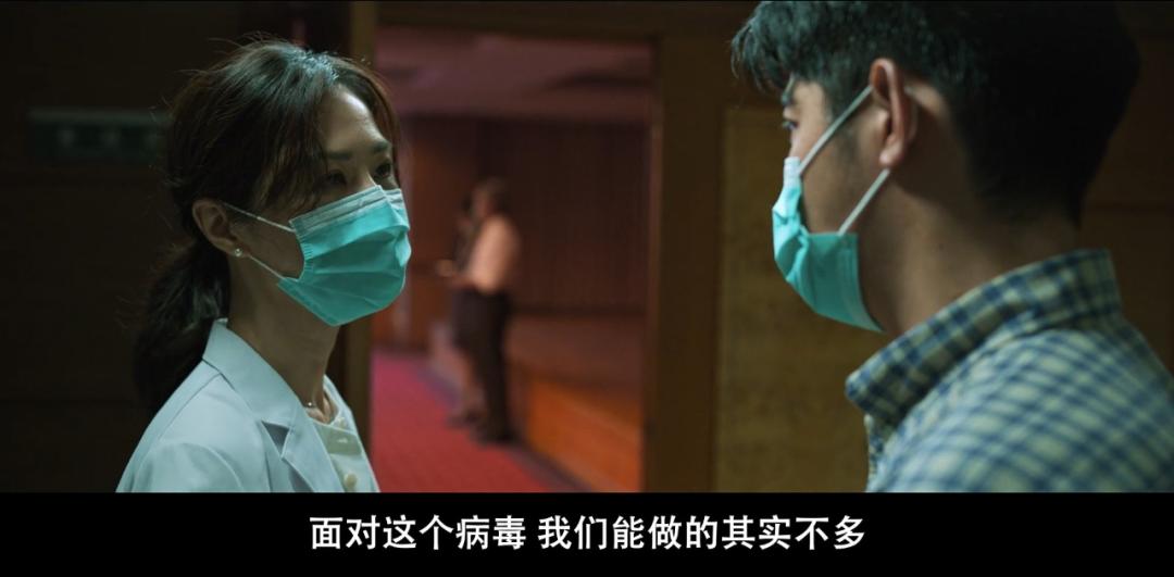 白衣天使无所畏惧负重前行,白衣天使不顾自己的安危