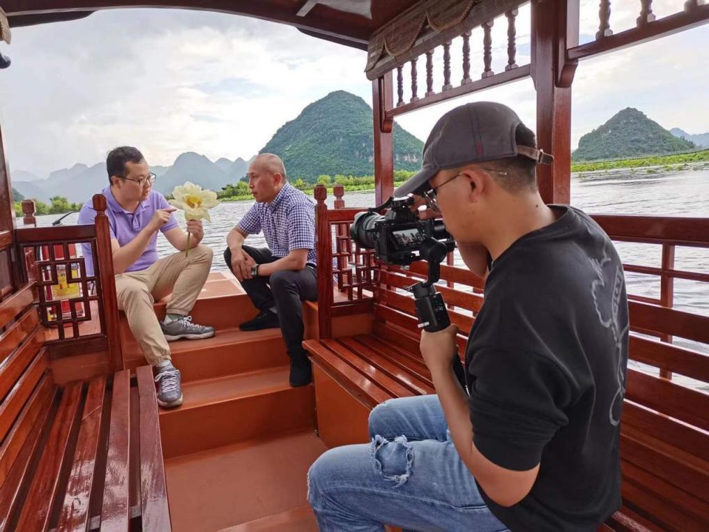 《镜头里的故事·云岭腾飞新时代》主题直播讲述云南省瞄准“三个定位”矢志跨越发展新成就