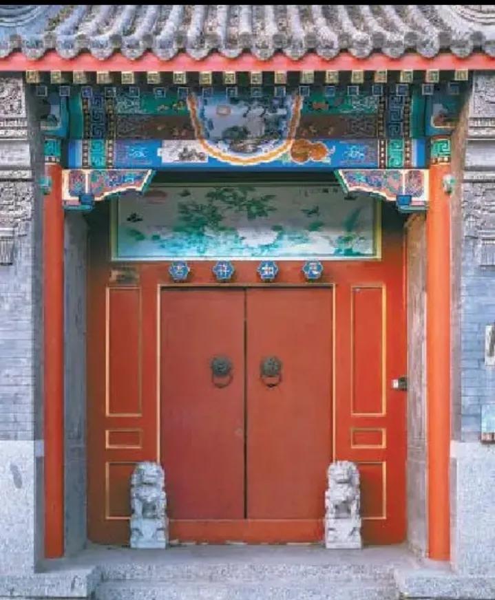 大门向内和向外开有什么讲究的吗,庭院大门开在朝南偏西好吗