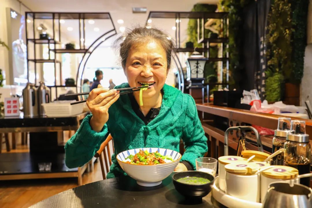 人气旺!大营路街道社区食堂飘出“惠民香”