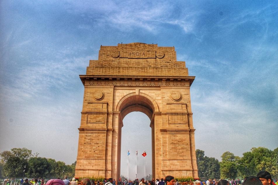 月经耽误工作怎么办？每年有10万印度女人割掉子宫，只为多挣钱！