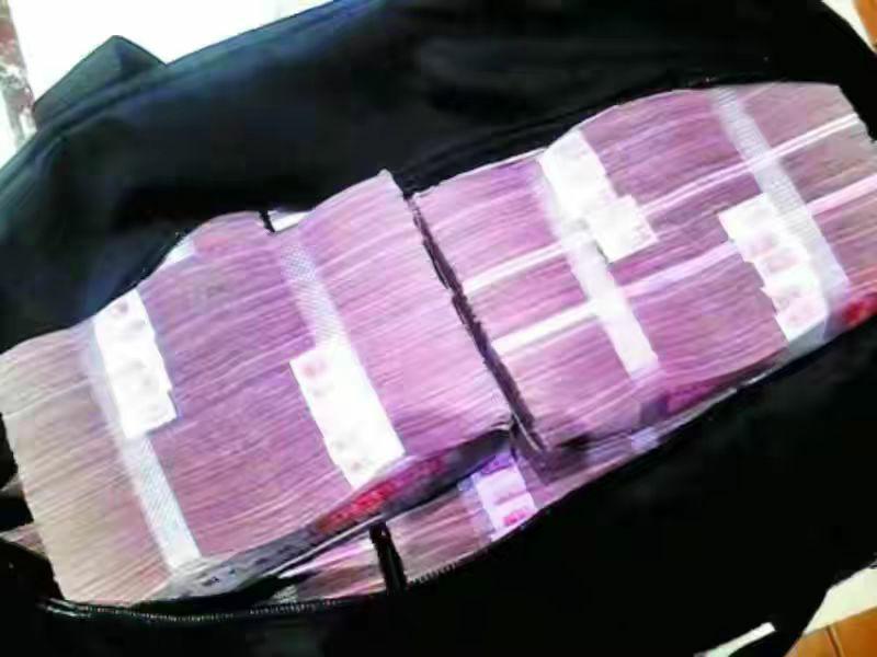 养父扛煤气罐供成博士,养父扛煤气罐培养女博士的原视频