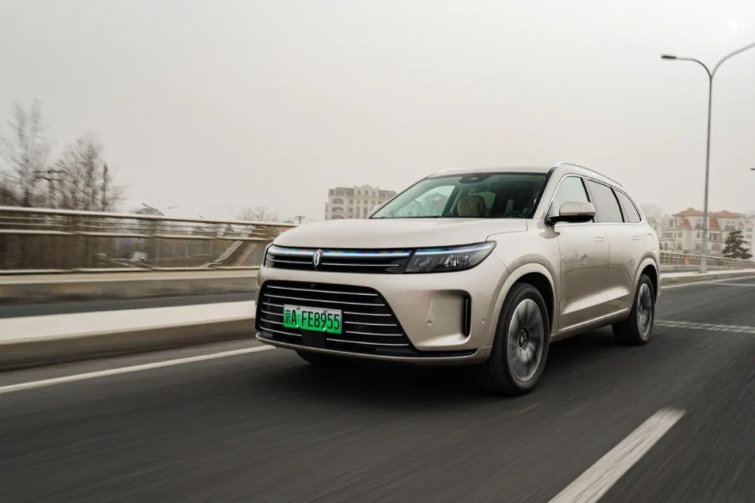 问界m7操控性比x5操控性感受如何,问界全新m7实车体验