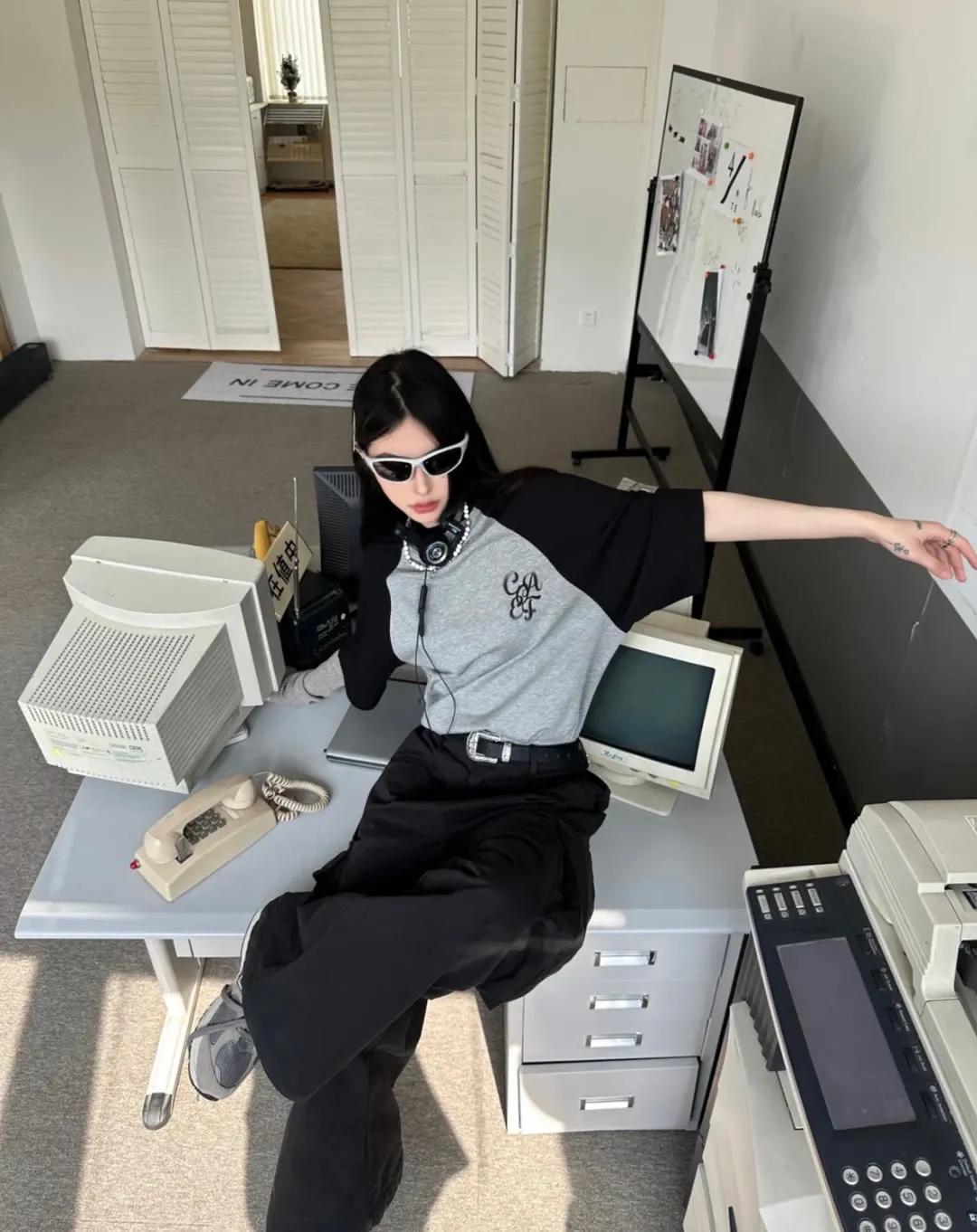 戴墨镜的女生头像搞笑,戴墨镜的女生头像高冷