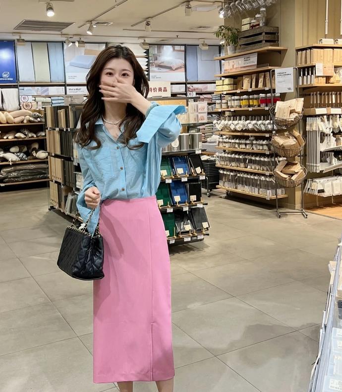 今夏穿蓝色衣服,今夏流行穿蓝粉时髦又高级