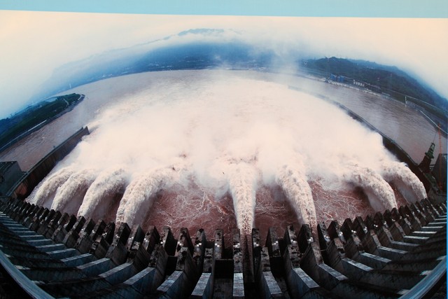 三峡大坝的简介,三峡大坝船闸视频