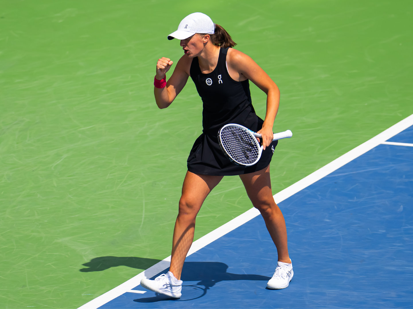 费德勒昂跑联名,费德勒为网球代言